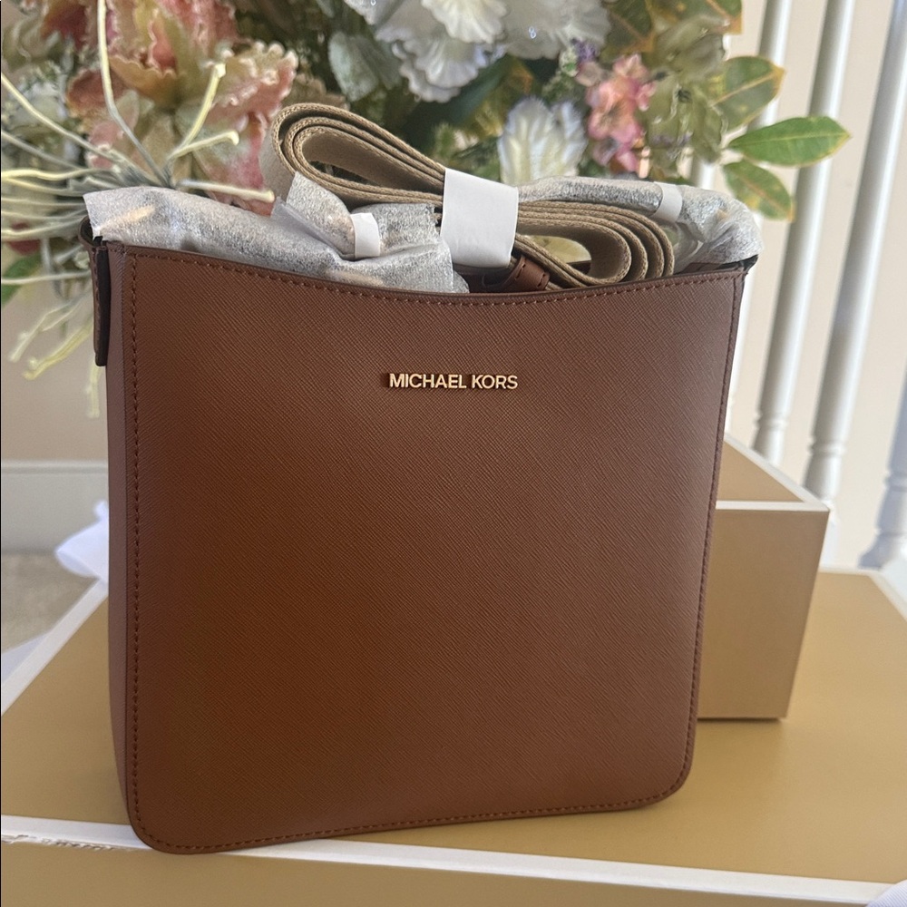 Michael Kors Jet Set Travel Crossbody Brand New Authentic 9X8